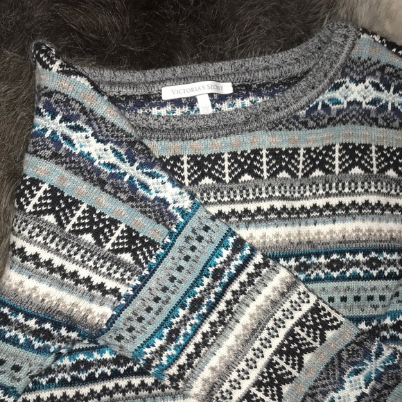 Victoria’s Secret Ski lodge warm sweater - Picture 4 of 5